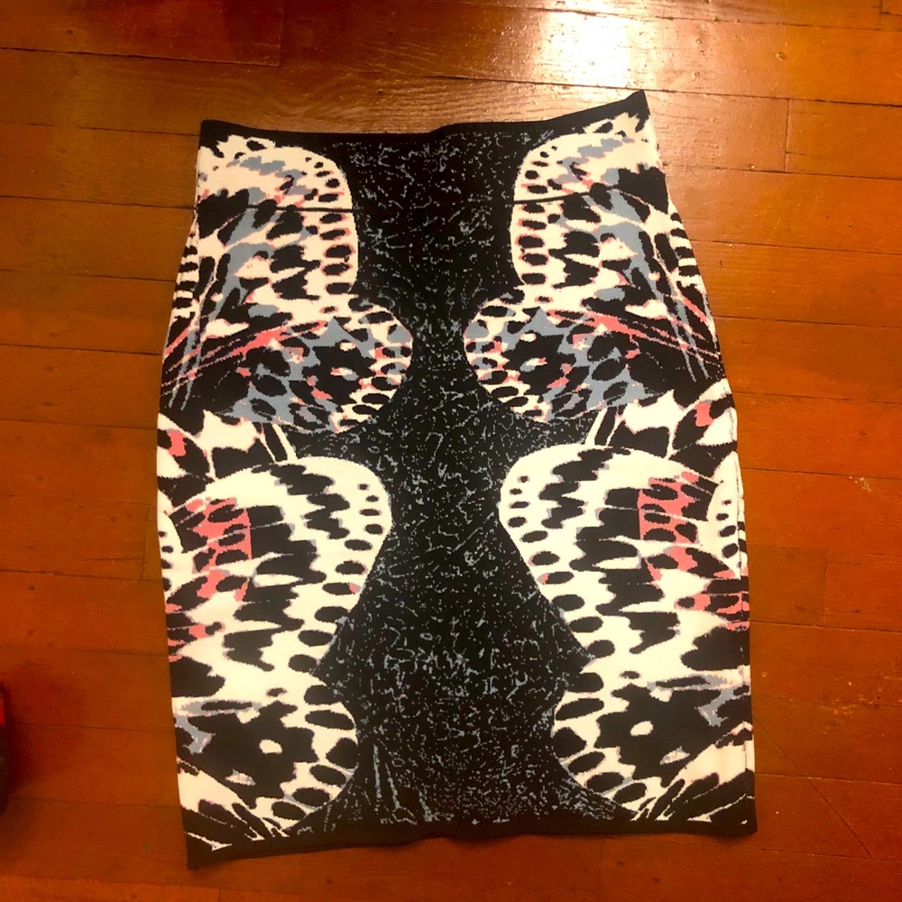 2/$50 BCBGMaxazria print body con skirt